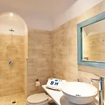 The Boathouse Hotel