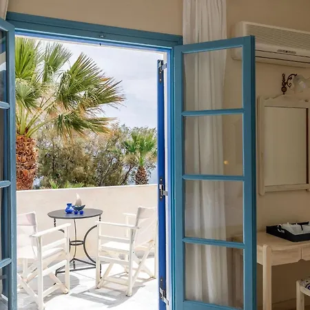 The Boathouse Hotel Kamari (Santorini)