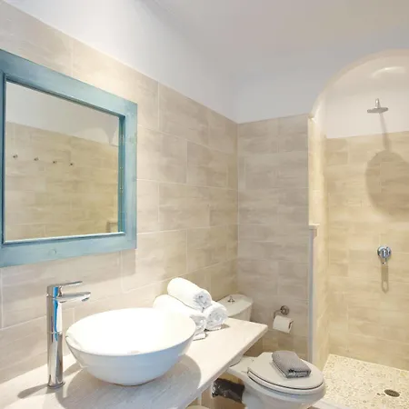 The Boathouse Hotel 3*