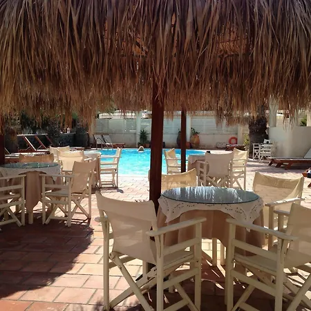The Boathouse Hotel Kamari (Santorini)