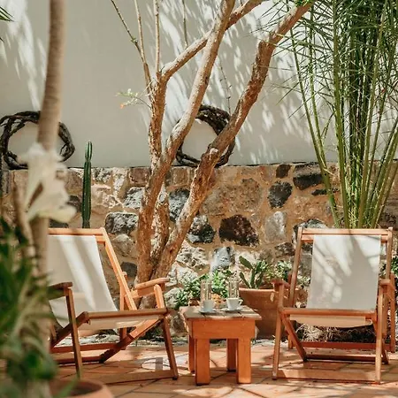 The Boathouse 3* Kamári