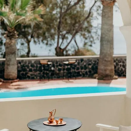 The Boathouse 3* Kamári