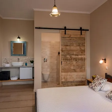 The Boathouse 3* Kamári