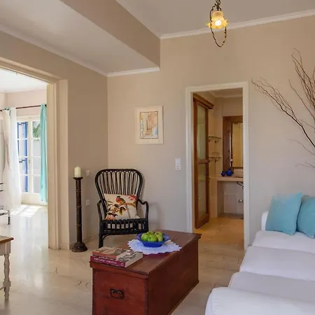 The Boathouse 3* Kamári