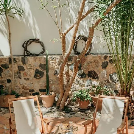 The Boathouse 3* Kamári