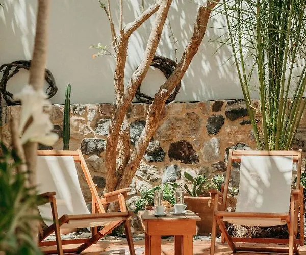 The Boathouse 3* Kamári