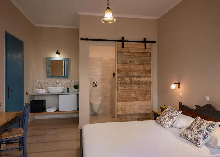 The Boathouse 3* Камари