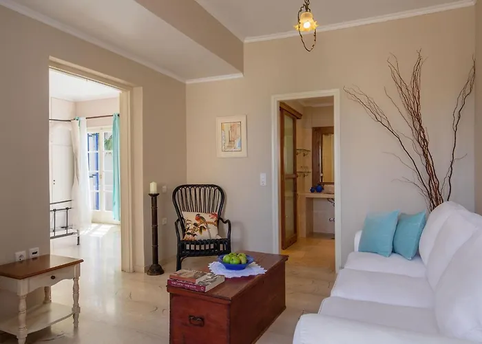 The Boathouse 3* Камари