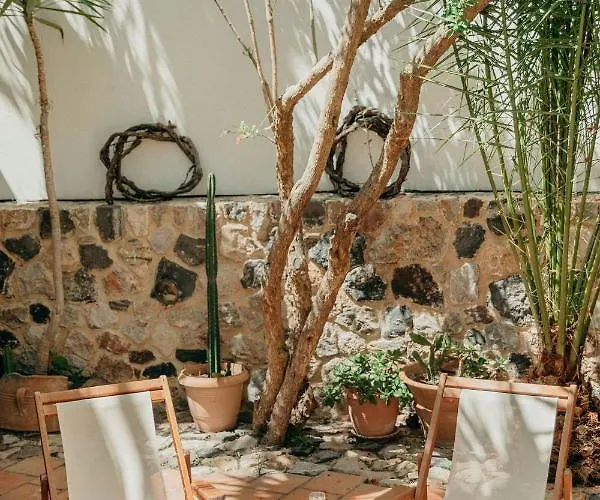 The Boathouse 3* Камари