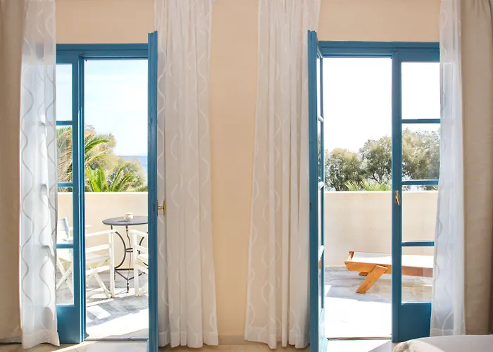 The Boathouse 3* Камари