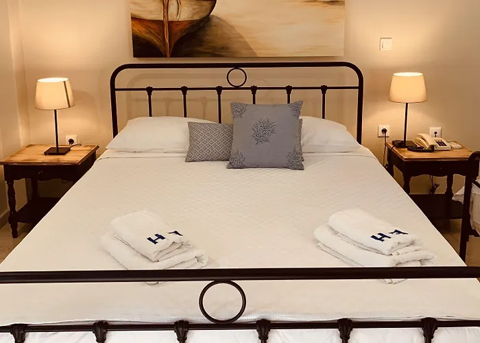 The Boathouse 3* Камари