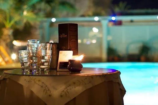 Отель The Boathouse 3*