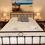 The Boathouse 3* Kamari (Santorini)