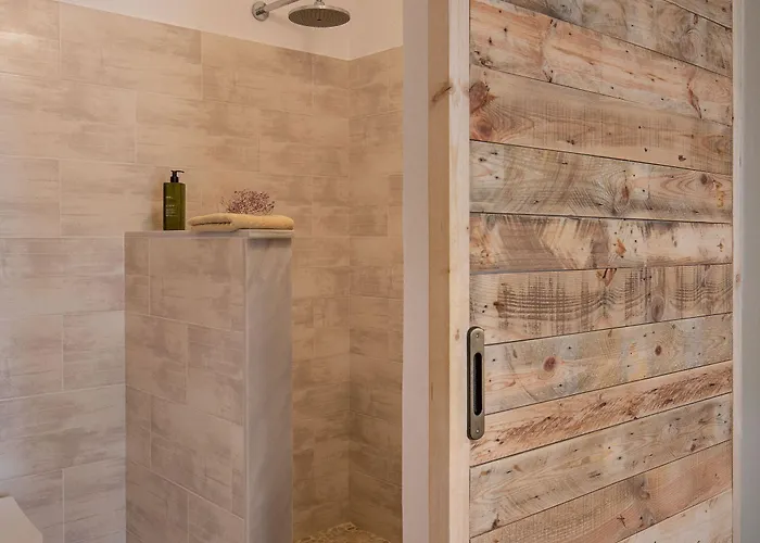 The Boathouse 3* Kamári